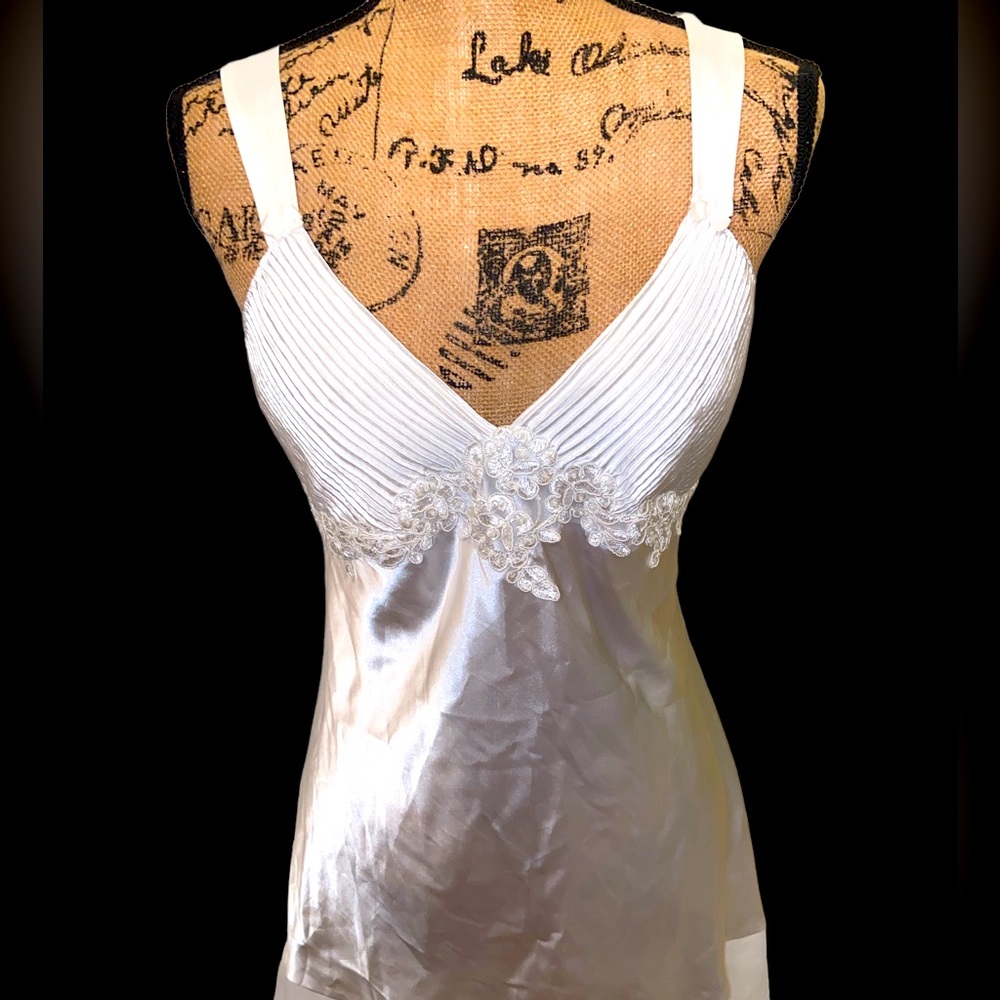 Vintage Linea Donatella White Floral And Lace Vintage Bridal Nightgown